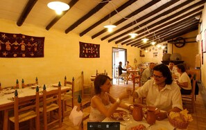 Lunch and dinner served, Regional cuisine - Albergo Diffuso Omu Axiu (Orroli)