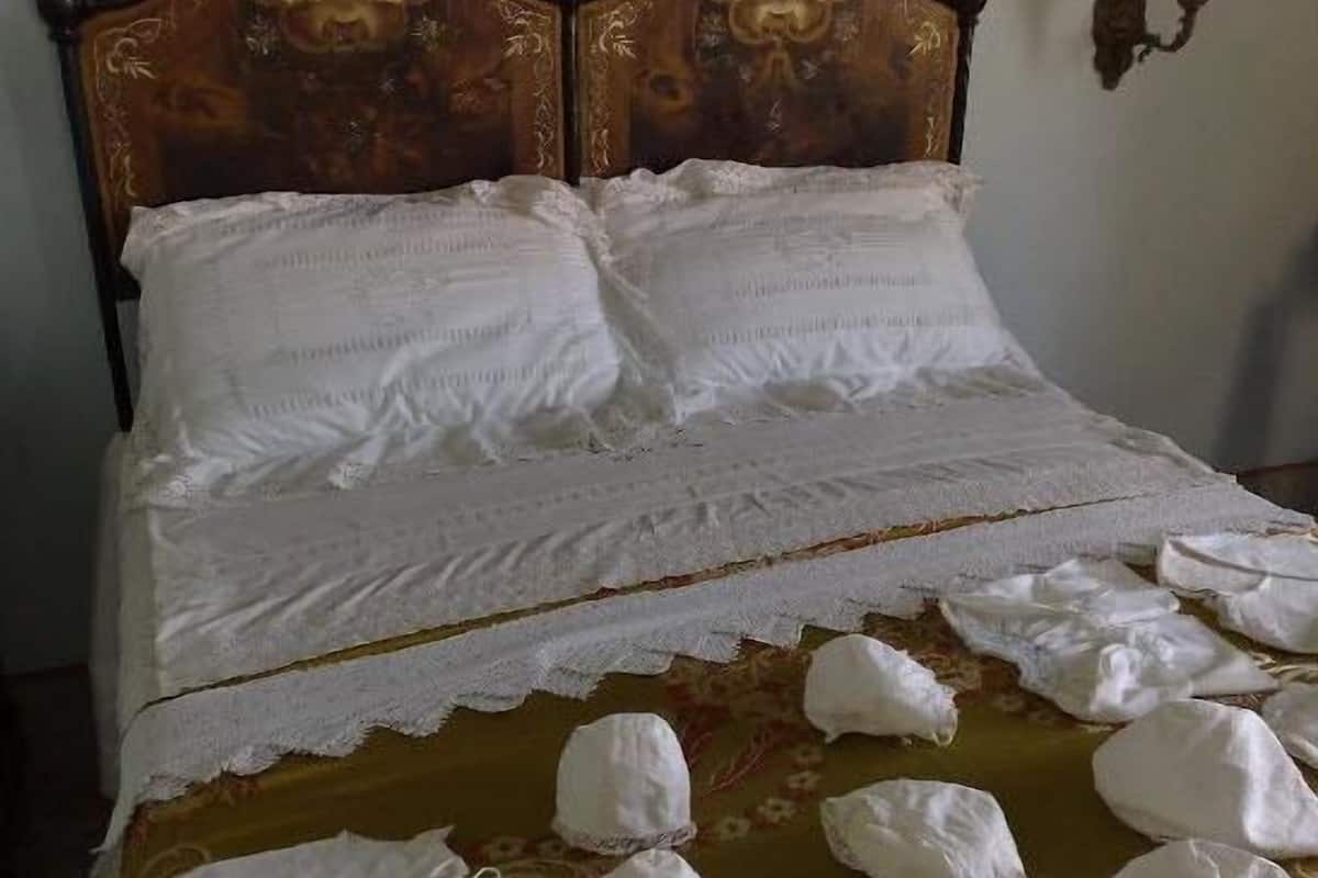 premium bedding, desk, soundproofing