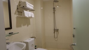 A modern bathroom with a shower, toilet, and sink. - Seaside Hotel (Da Nang)