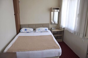 Family Room | Free WiFi, bed sheets - Otel Sinal (Izmit)