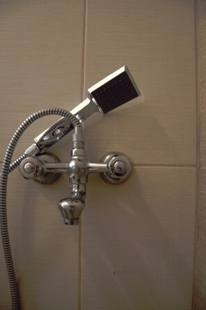 Standard Single Room | Bathroom | Shower, slippers, towels - Otel Sinal (Izmit)