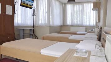 Standard Triple Room | Living area