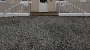 A building with a flat roof, a door, and two windows. There are signs indicating flat 3 and flat 4. - Apartment 3 Pheonix Flats (Portree)