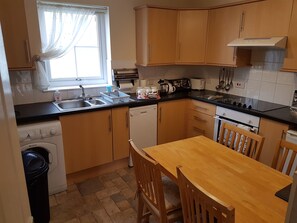 Appartamento, 2 camere da letto | Cucina privata | Frigorifero, microonde, piano cottura, lavastoviglie
