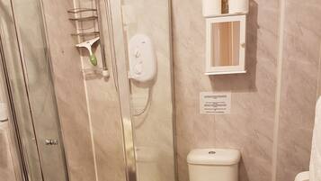 Apartment, 2 Bedrooms | Bathroom | Hair dryer, towels