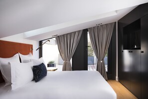 Suite, Terraza (Palais Rohan) | Caja de seguridad en la habitación y cortinas blackout 