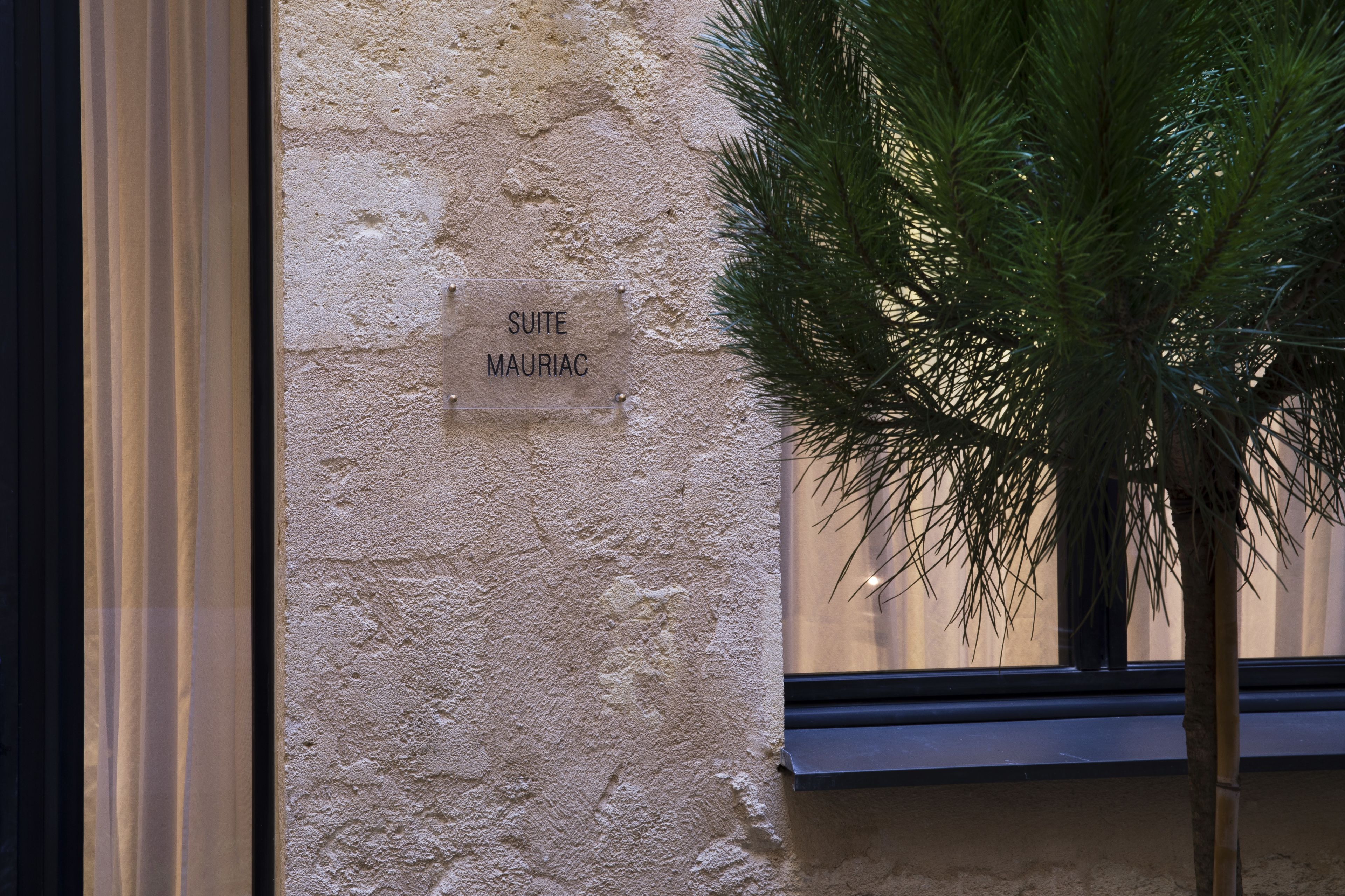 suite (privilège) | 1 bedroom, in-room safe, blackout curtains, iron/ironing board