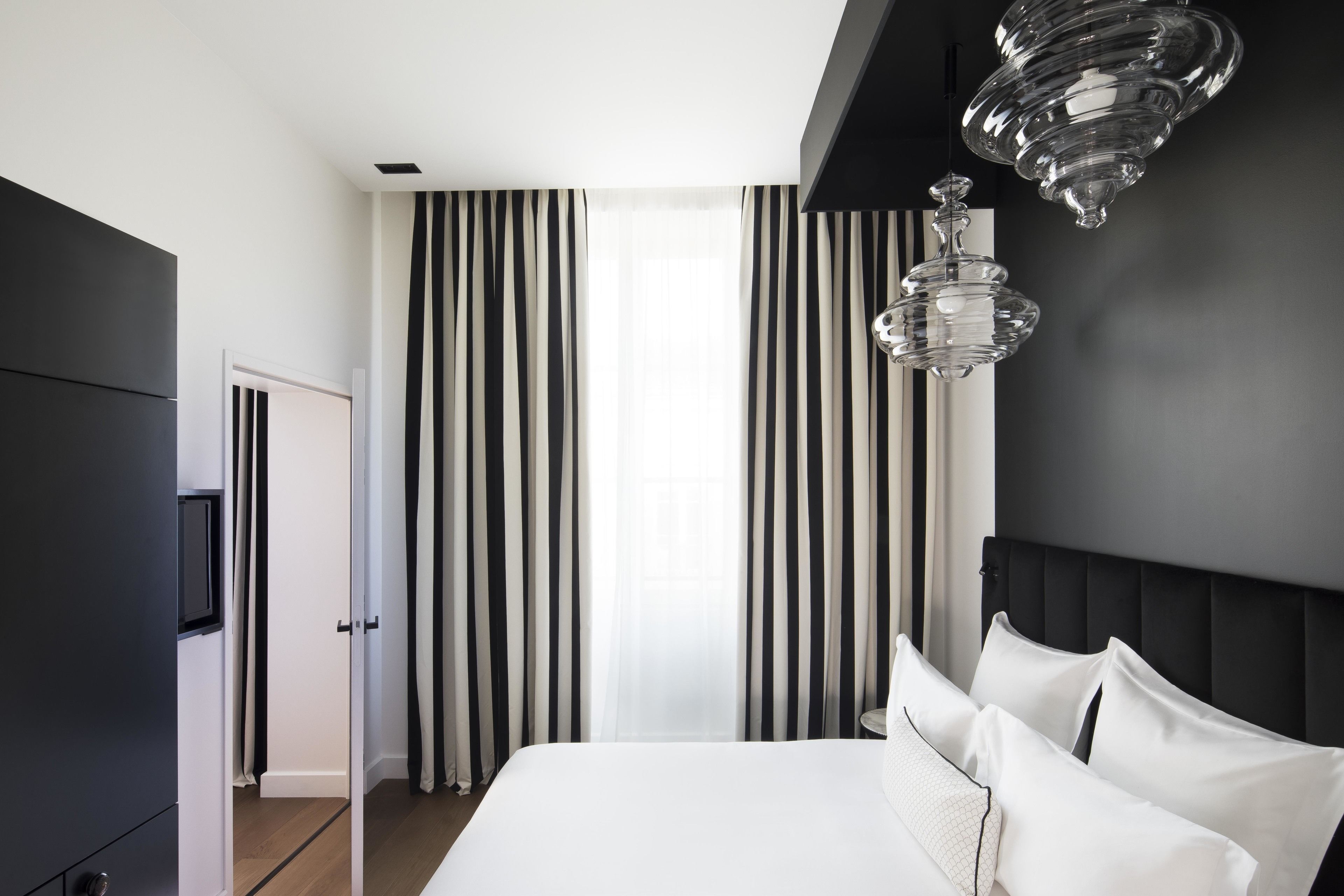 suite (prestige) | 1 bedroom, in-room safe, blackout curtains, iron/ironing board