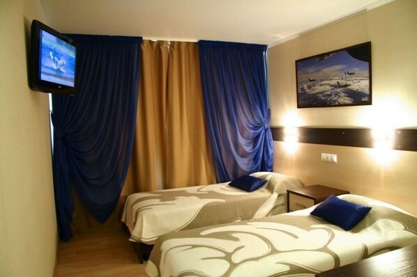 Standard Twin Room | Premium bedding, desk, iron/ironing board, free WiFi