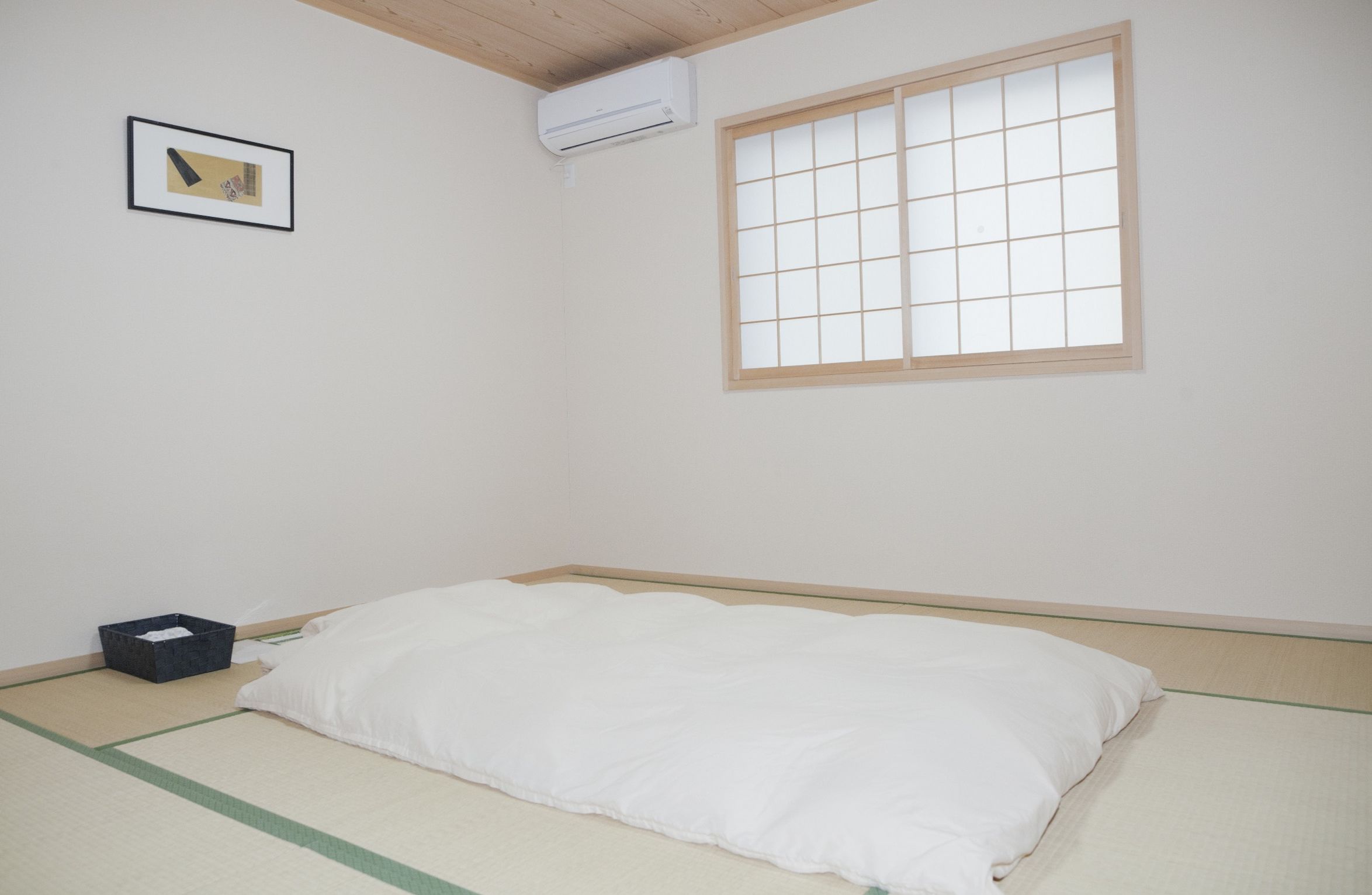 Down comforters, free WiFi, bed sheets