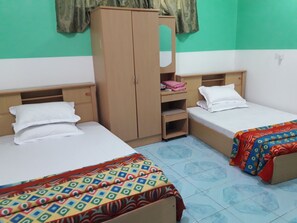 1 bedroom, in-room safe, iron/ironing board, rollaway beds