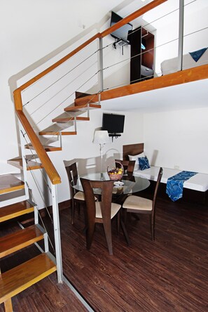 Family Room | In-room dining - Skyblue Hotel (Cebu City)