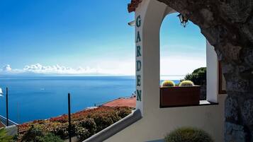 Pintu masuk hartanah