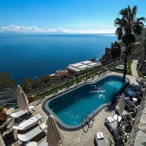 Outdoor pool, sun loungers - Garden Ravello (Ravello)