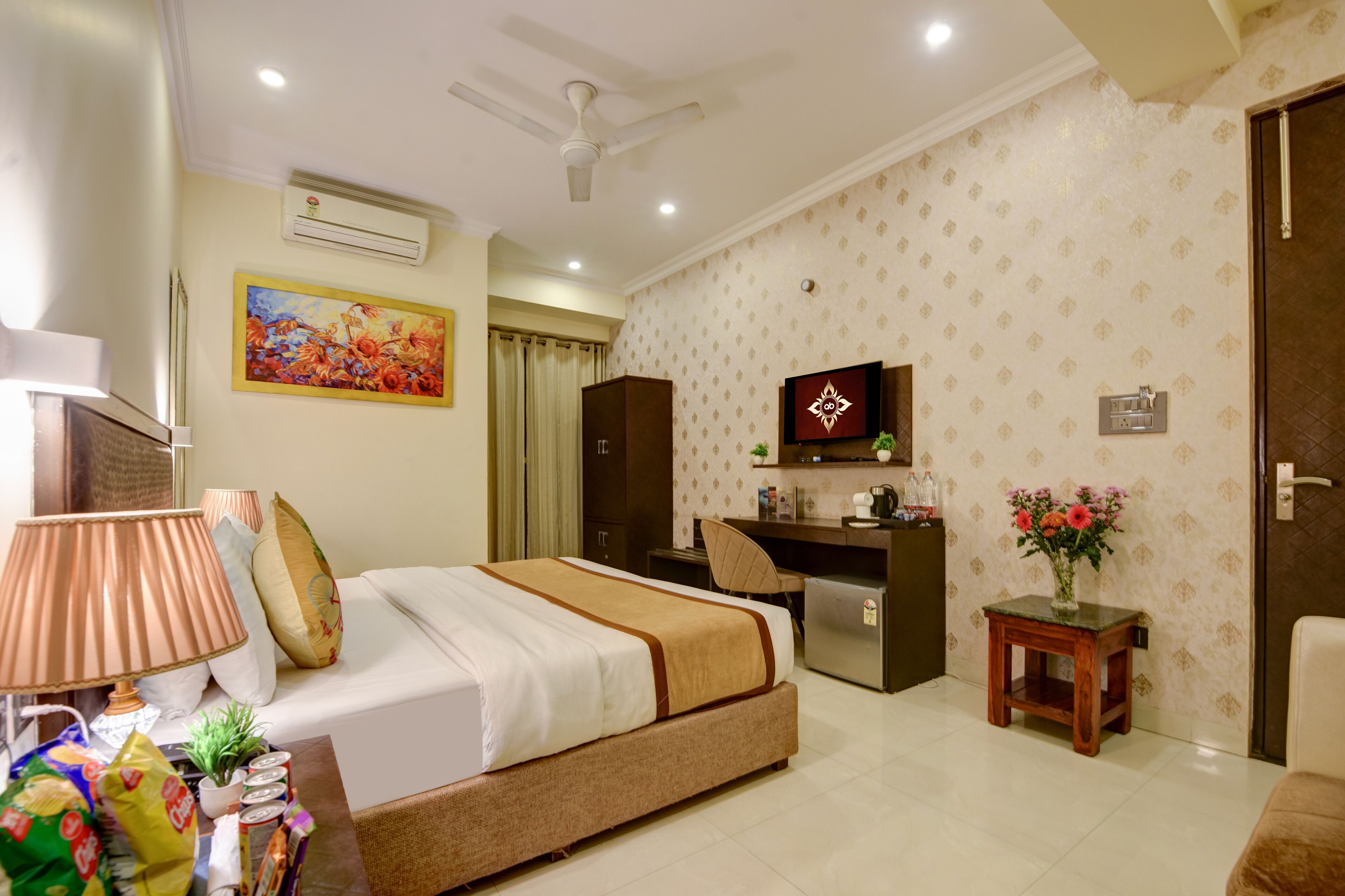 1 bedroom, desk, free WiFi, bed sheets