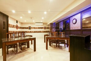 Bữa sáng buffet hàng ngày với phụ phí nhỏ 