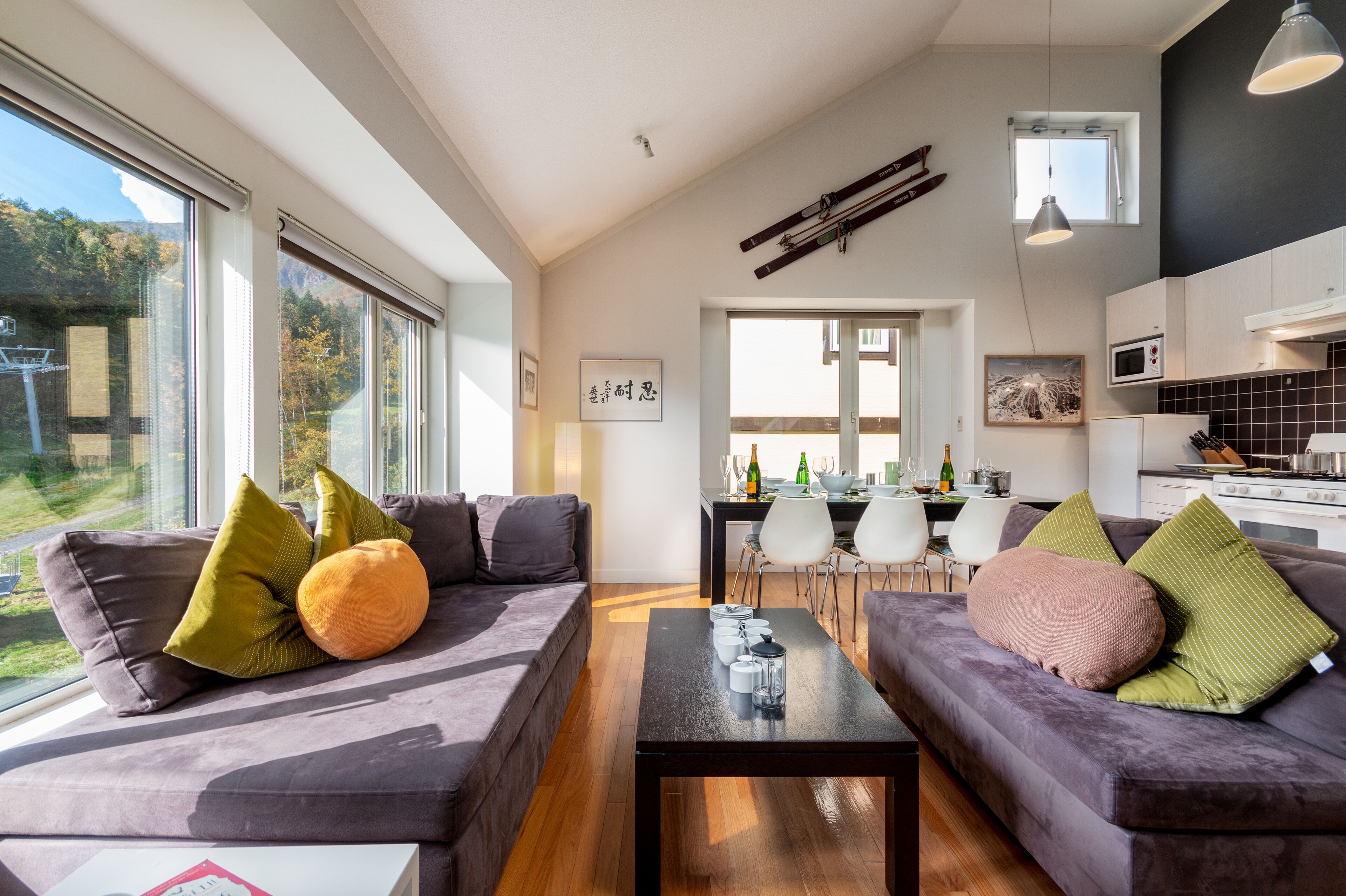 アパートメント 3 ベッドルーム（7 人目のお客様へは追加布団が提供されます） | リビング エリア | 薄型テレビ、Netflix