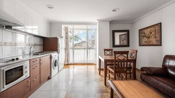 Full-sized fridge, microwave, stovetop, coffee/tea maker