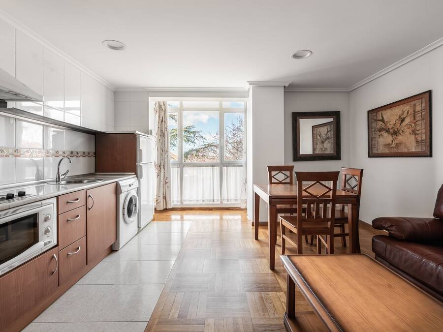 Full-size fridge, microwave, stovetop, coffee/tea maker