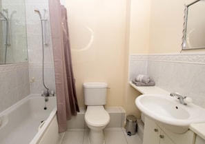 Apartment, 2 Bedrooms | Bathroom | Combined shower/tub, free toiletries, hair dryer, towels