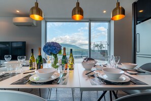 Penthouse (Extra futon will be provided for the 7th guest) | Living area