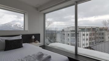 顶层房 (Extra futon for 7th guest) | 客房内保险箱、特色家居、办公桌、隔音