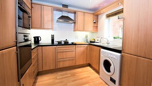 Unclassified image, 2 of 13, button - Elmcroft Court Serviced Apartments (Crawley)