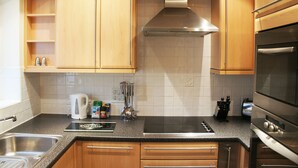 Unclassified image, 5 of 13, button - Elmcroft Court Serviced Apartments (Crawley)
