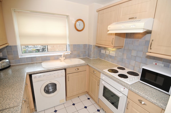 Apartment, 2 Bedrooms | Private kitchen