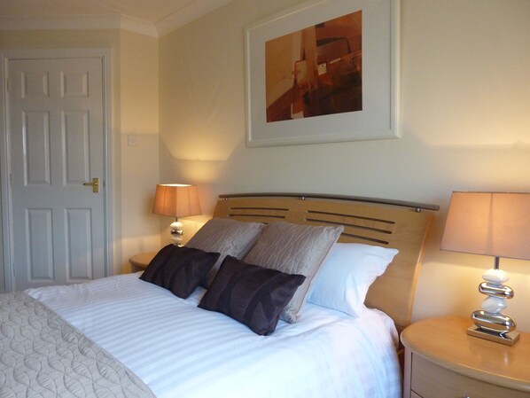 Apartment, 2 Bedrooms | 1 bedroom, free cribs/infant beds, free WiFi - Maple House Serviced Apartments (Redhill)
