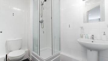 Apartment, 2 Bedrooms | Bathroom | Combined shower/bathtub, free toiletries, hair dryer, towels