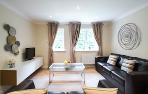 Apartment, 2 Bedrooms | Living room