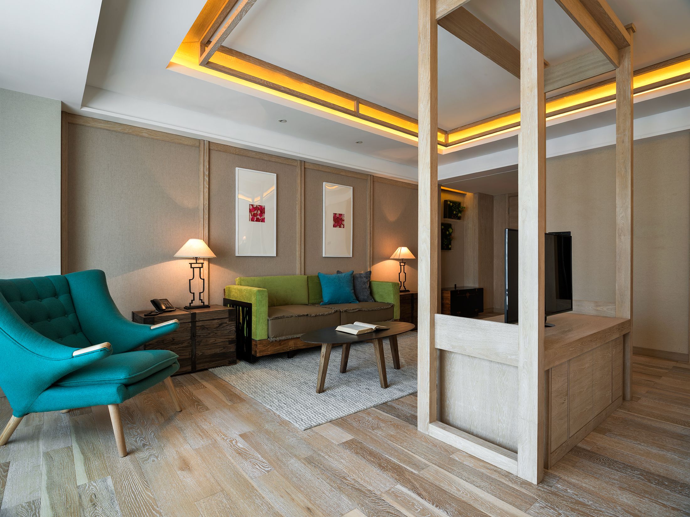 Habitació Deluxe, 1 llit de matrimoni | Minibar, escriptori, cortines opaques i planxa i posts de planxar 