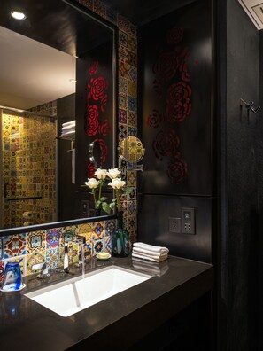 Elegant Queen Room  | Bathroom | Shower, free toiletries, hair dryer, slippers
