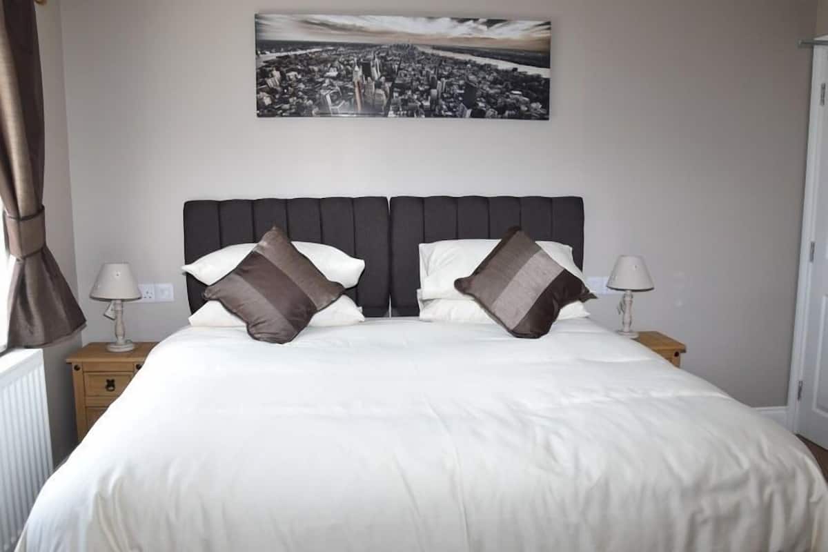 Superior Double Room, Ensuite (Interconnecting Rooms)