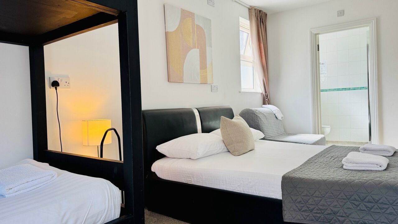 مكواة/لوح كي وواي فاي مجانًا وملاءات أسرّة