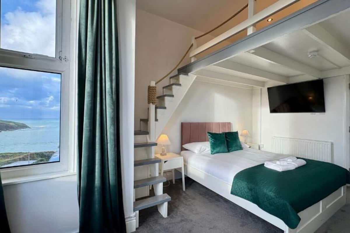 Family Room | Iron/ironing board, free WiFi, bed sheets