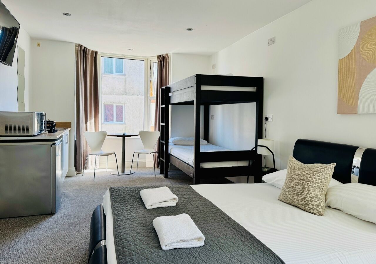 Family Studio | Iron/ironing board, free WiFi, bed sheets