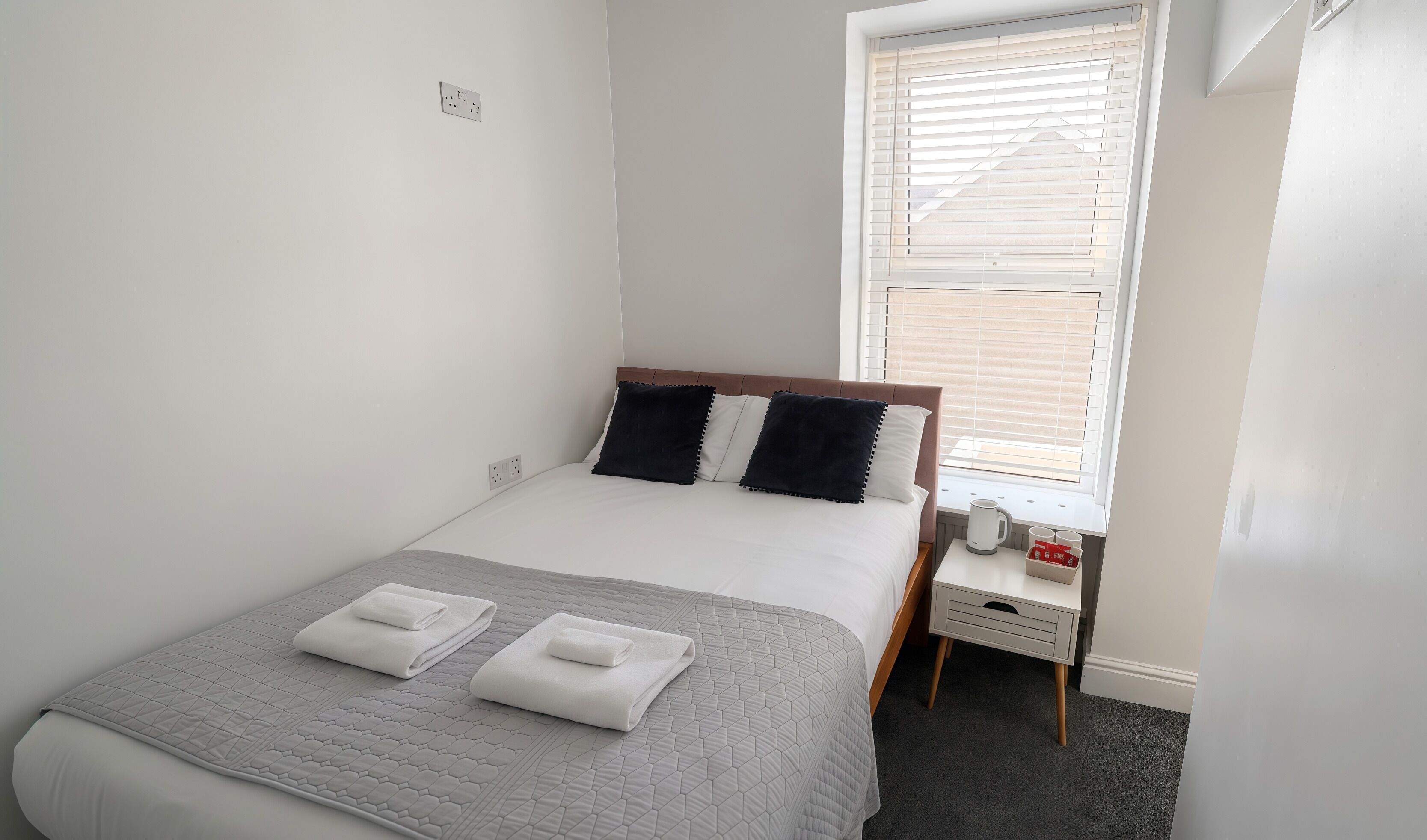 Economy Double Room | Iron/ironing board, free WiFi, bed sheets