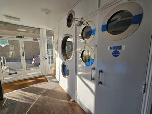 Interior entrance - Reef Lodge (Newquay)
