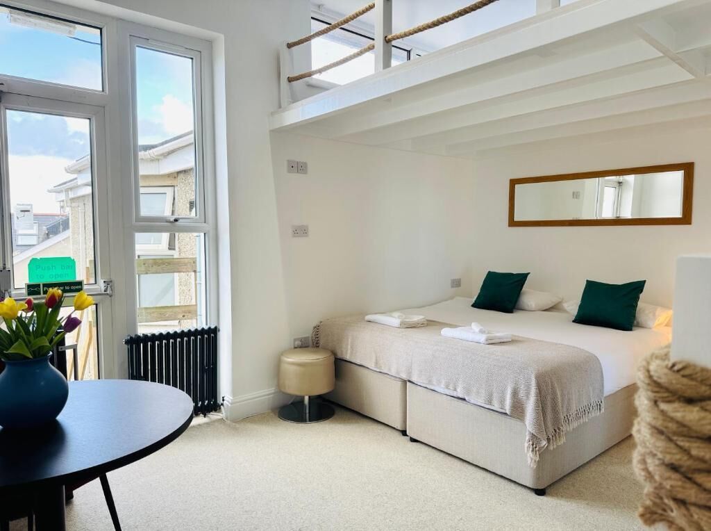 مكواة/لوح كي وواي فاي مجانًا وملاءات أسرّة