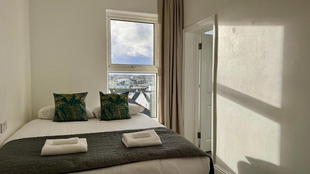 Economy Double Room | Iron/ironing board, free WiFi, bed sheets