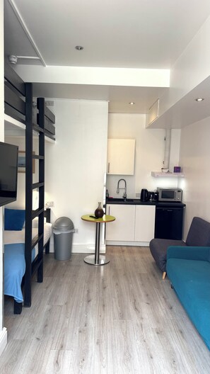 Comfort Studio | Iron/ironing board, free WiFi, bed sheets