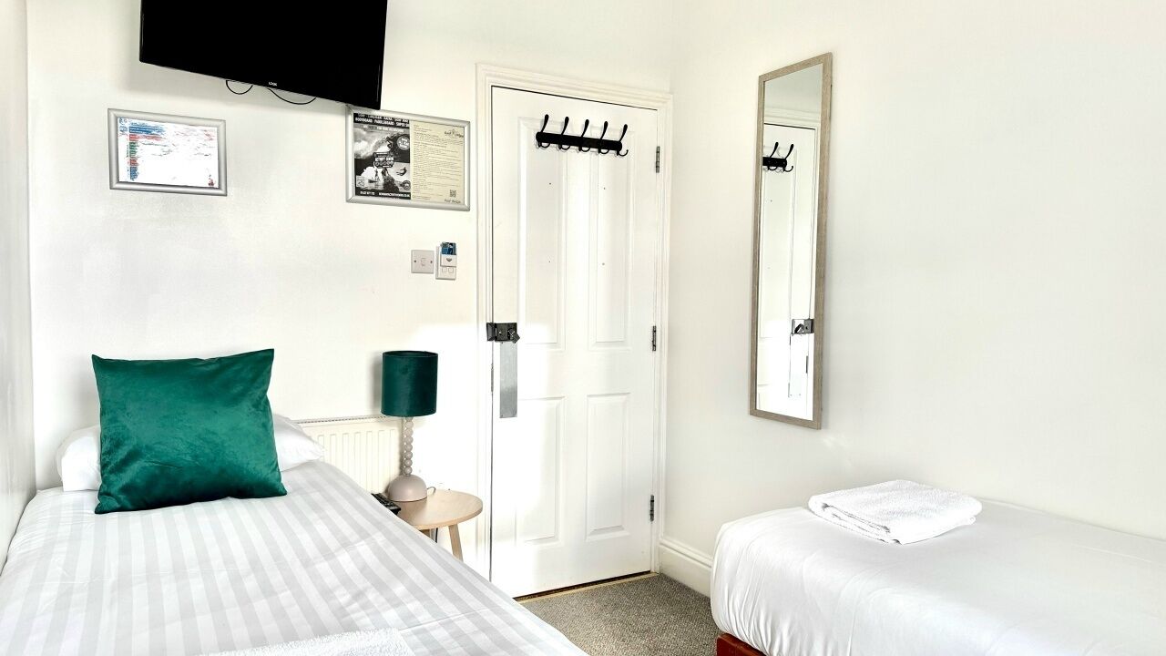 Basic Twin Room | Iron/ironing board, free WiFi, bed sheets