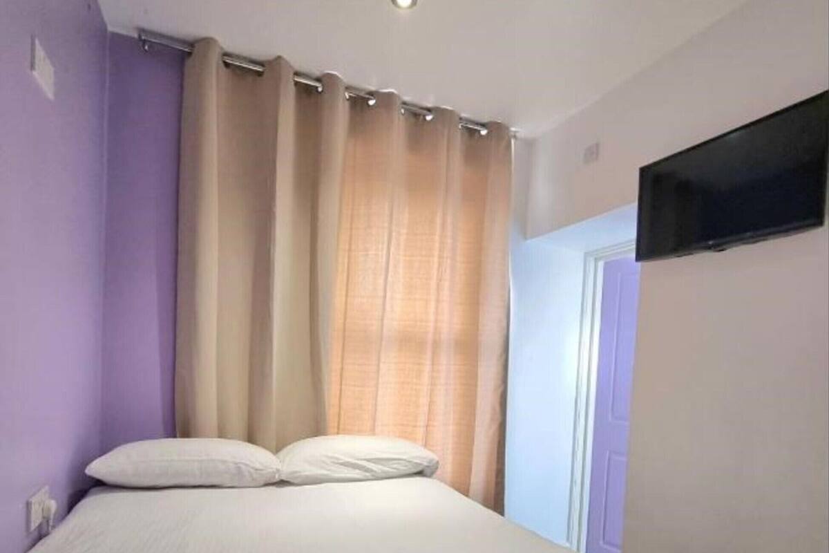 Double or Twin Room | Seterika/papan seterika, Wi-fi percuma, cadar katil