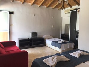 Superior-Zweibettzimmer | Schreibtisch, kostenlose Babybetten, kostenlose Zustellbetten