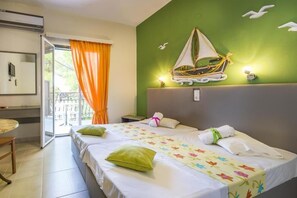 Caja de seguridad en la habitación y escritorio