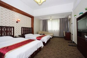 A hotel room with two beds, a sofa, a TV, and a desk. - Jingxin Business Hotel (Xishan Road Branch) (Guilin)