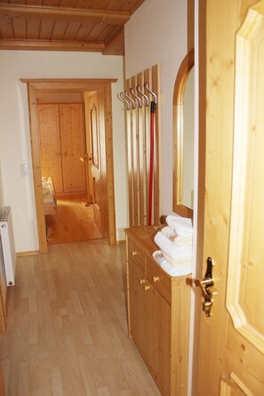 Premium bedding, desk, soundproofing, cots/infant beds - Bauernhof Trinkergut (Unternberg)