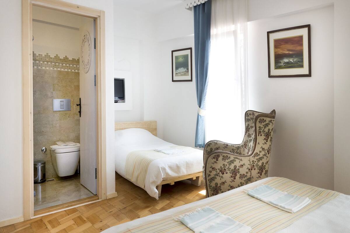 Triple Room | Free WiFi, bed sheets